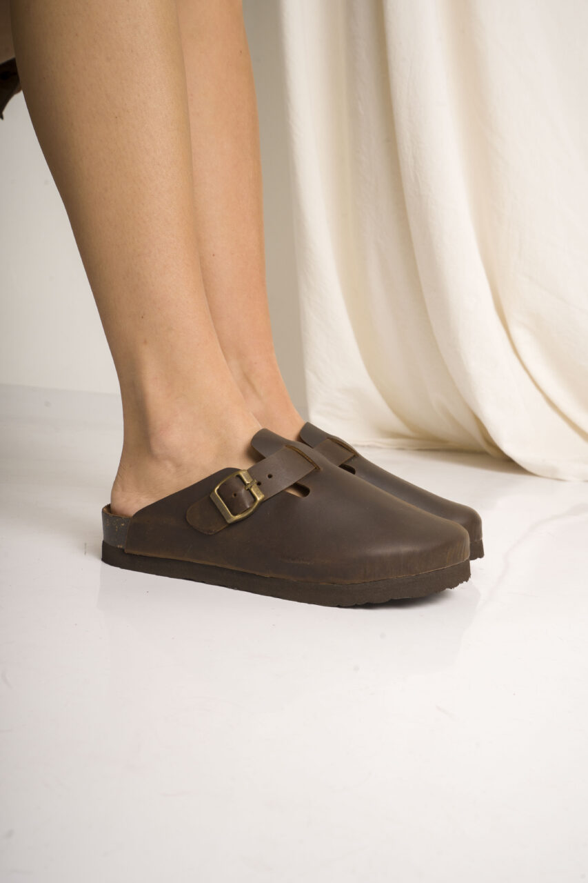 SUECOS OSLO • Color Negro Chocolate Suela Women - Zapatos para Mujer SUECOS OSLO • Color Negro Chocolate Suela - Image 4