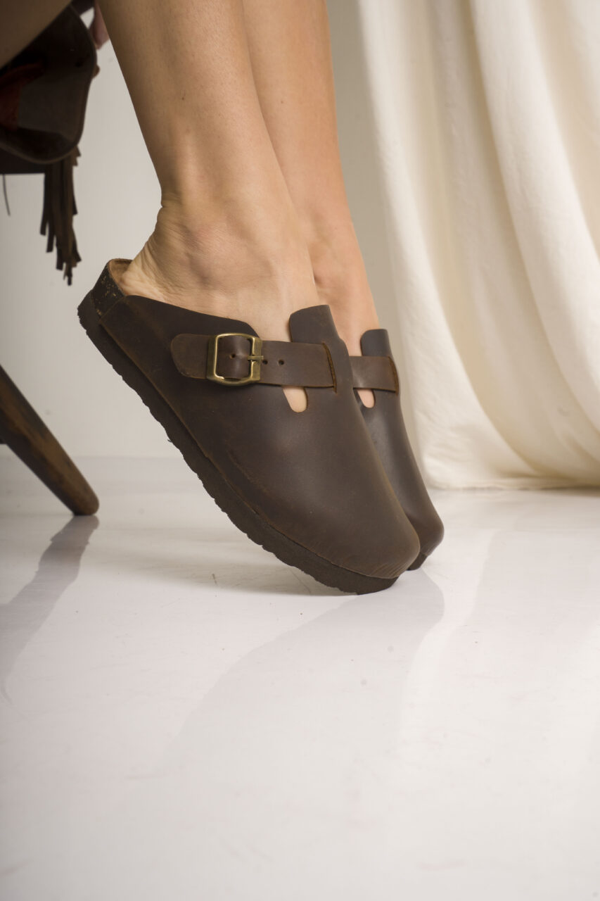 SUECOS OSLO • Color Negro Chocolate Suela Women - Zapatos para Mujer SUECOS OSLO • Color Negro Chocolate Suela - Image 5